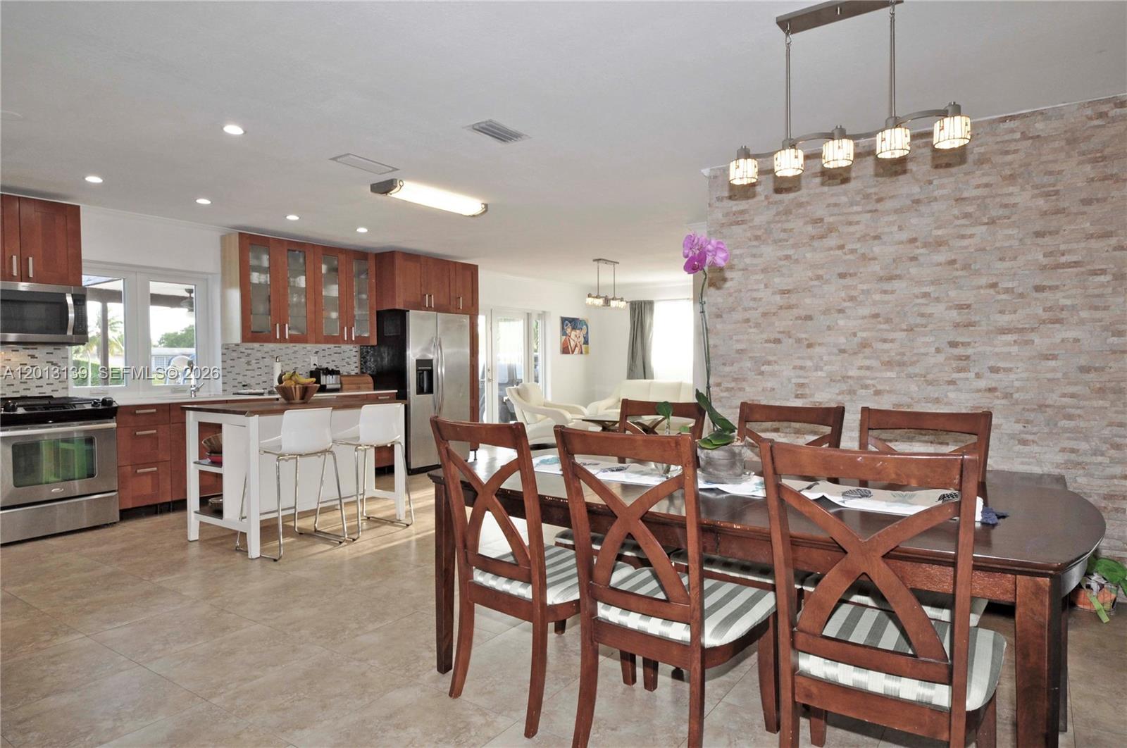 KENDALE LAKES SEC EIGHT - Residential Lease
