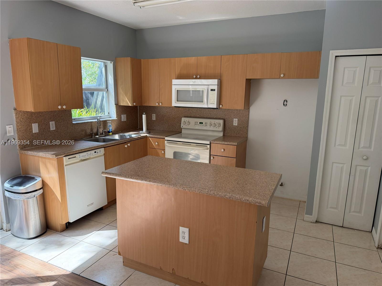 VENETIA GROVES - Residential