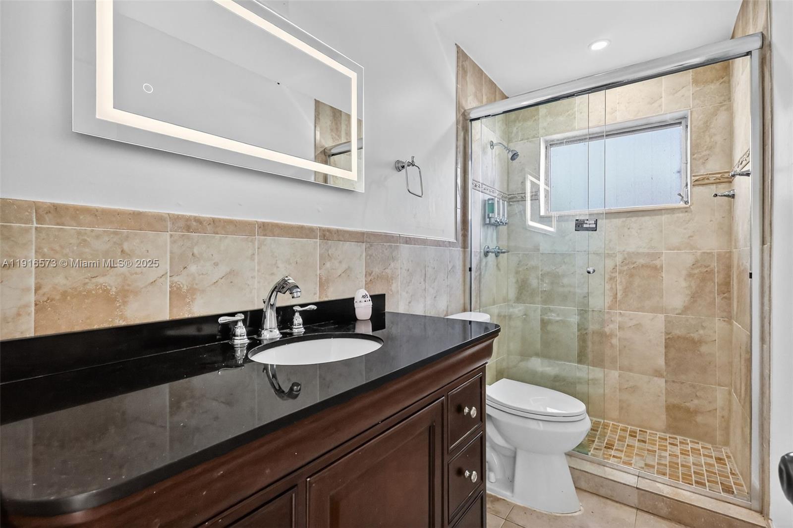 HOLLYWOOD HILLS - Residential