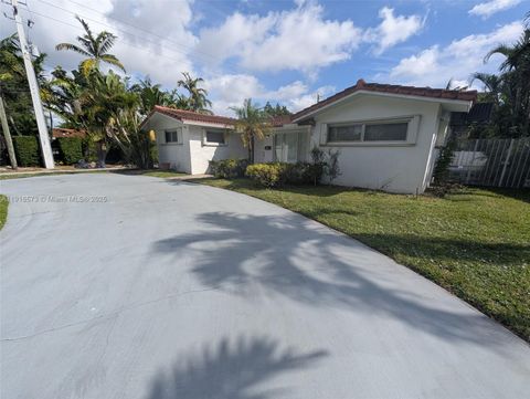 Photo of 2003 N 45th Ave, Hollywood, FL 33021 (MLS # A11916573)