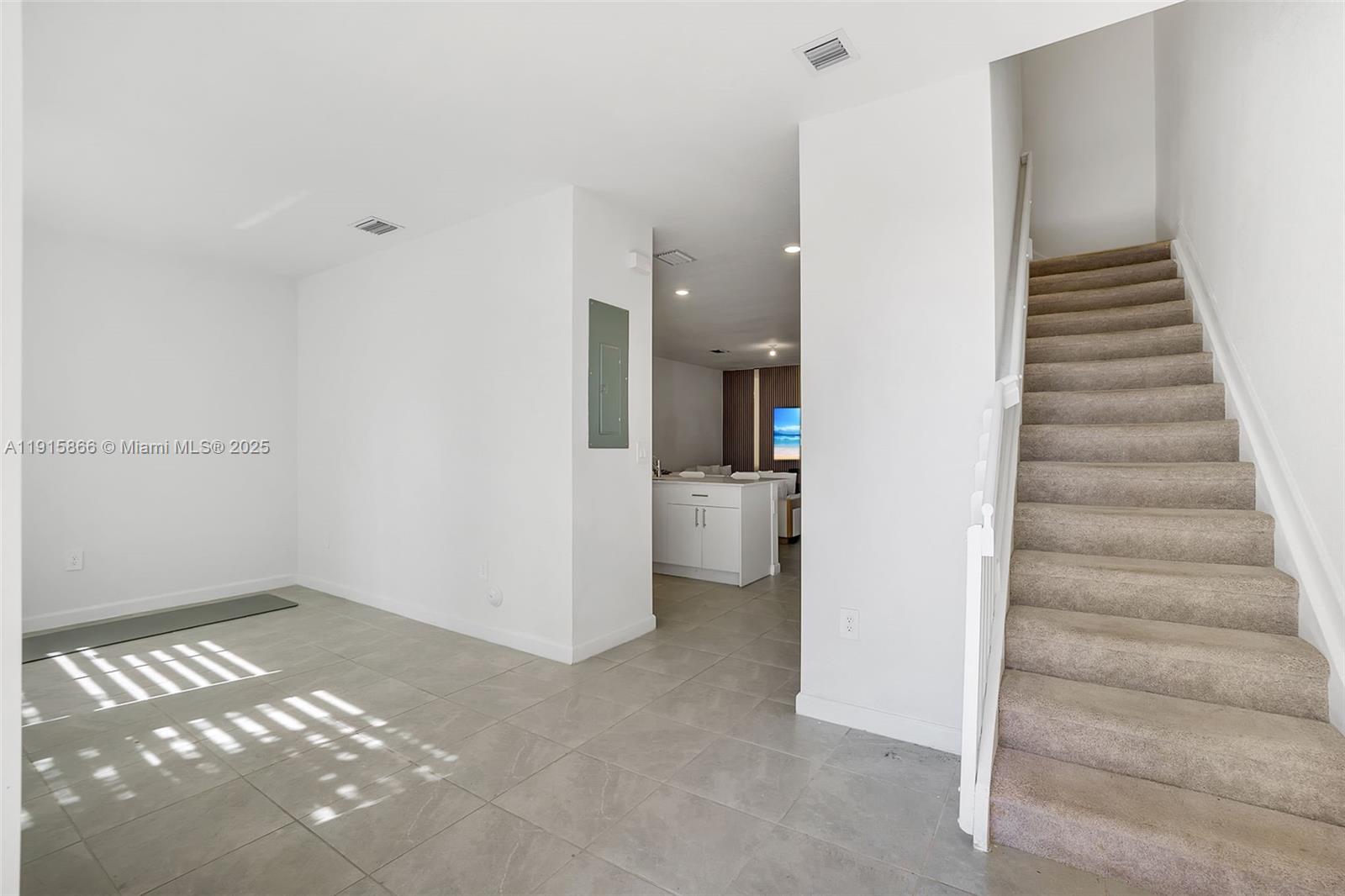 AVALON SQUARE - Residential