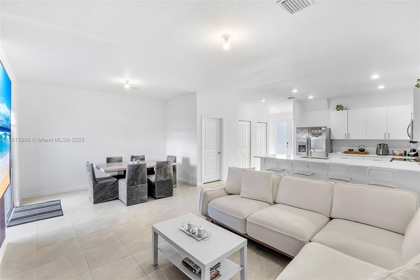 AVALON SQUARE - Residential