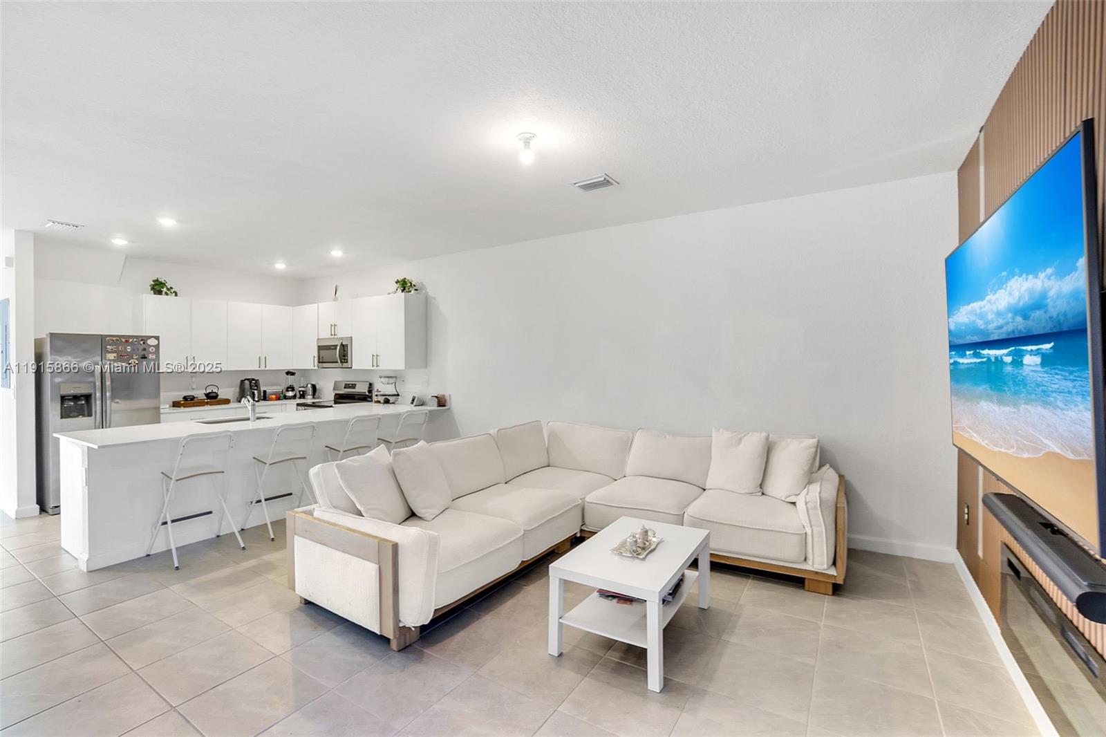 AVALON SQUARE - Residential