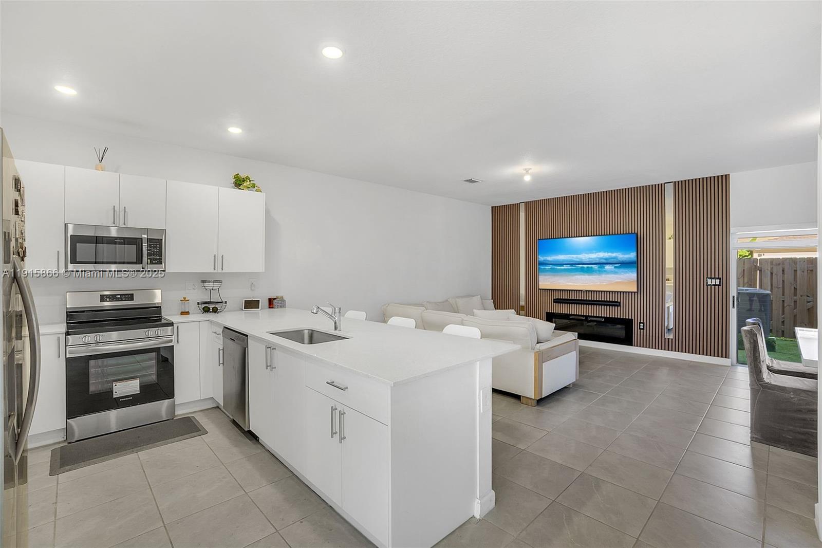 AVALON SQUARE - Residential