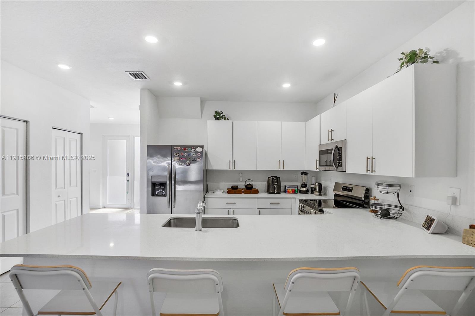 AVALON SQUARE - Residential