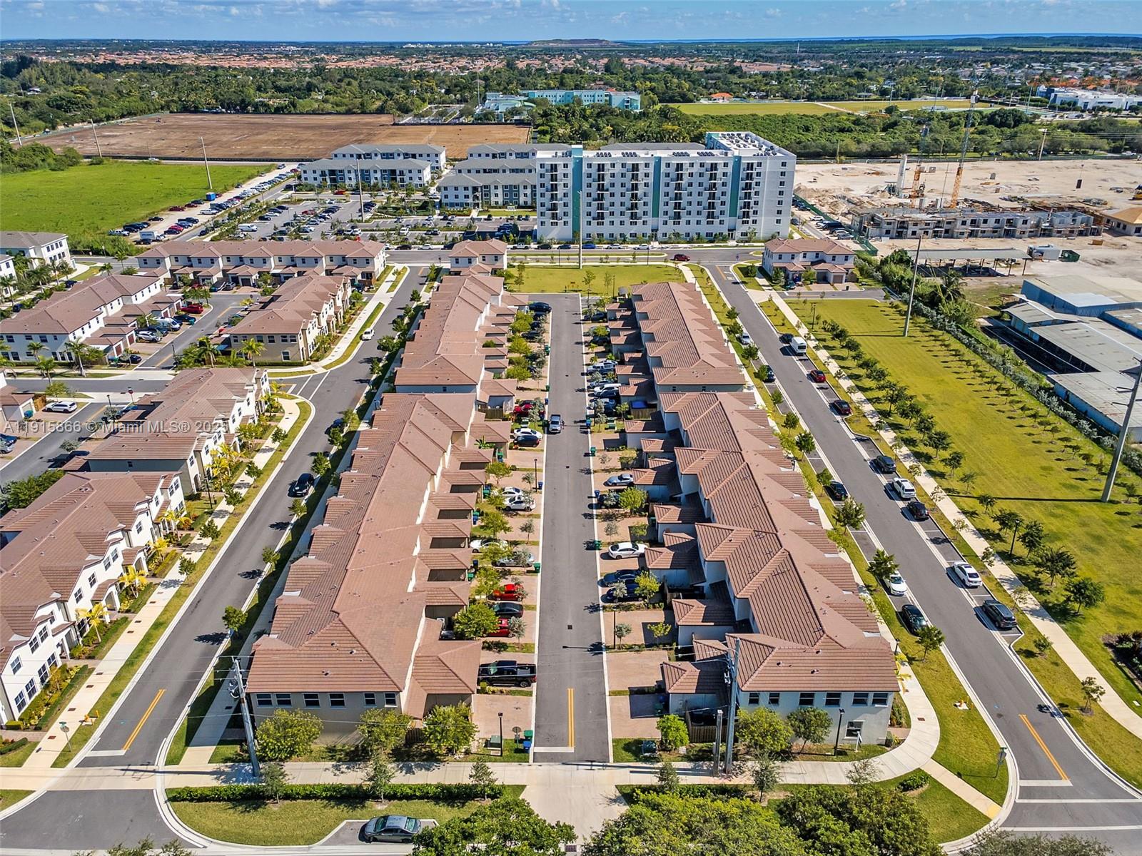 AVALON SQUARE - Residential