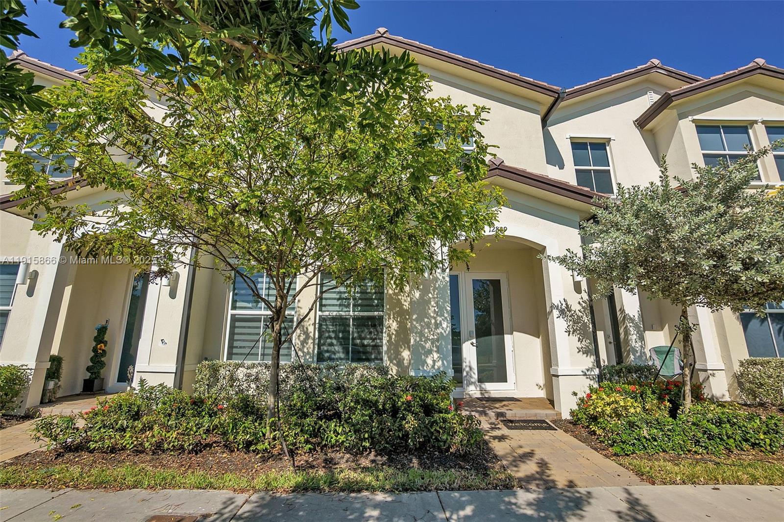 AVALON SQUARE - Residential