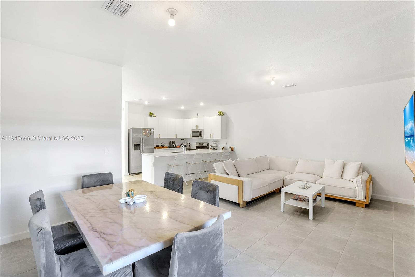 AVALON SQUARE - Residential