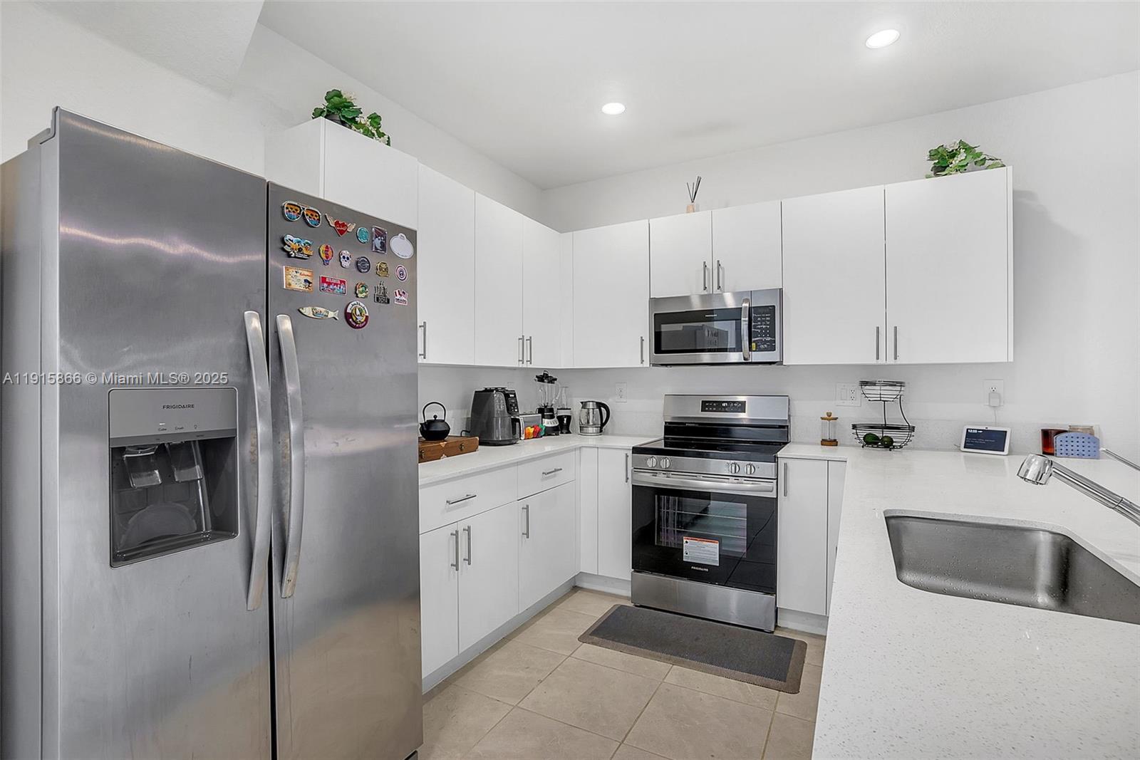 AVALON SQUARE - Residential