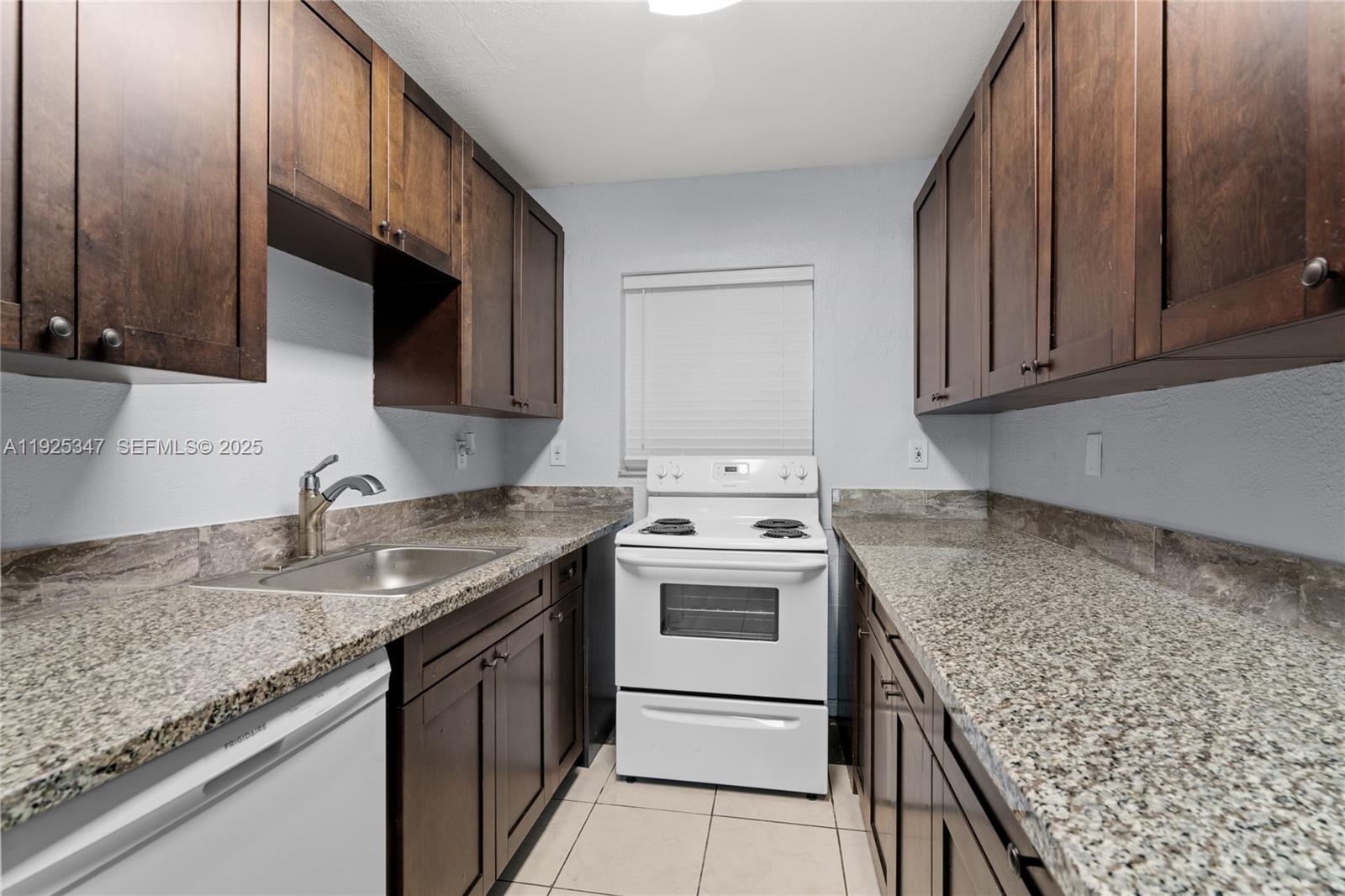 OLAS AZULES CONDO - Residential Lease