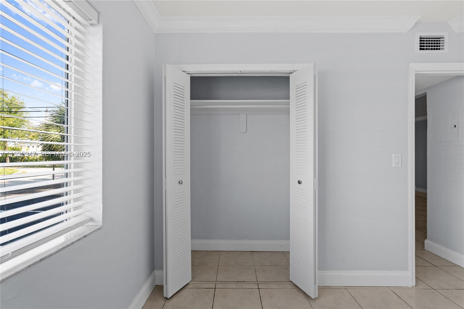 OLAS AZULES CONDO - Residential Lease