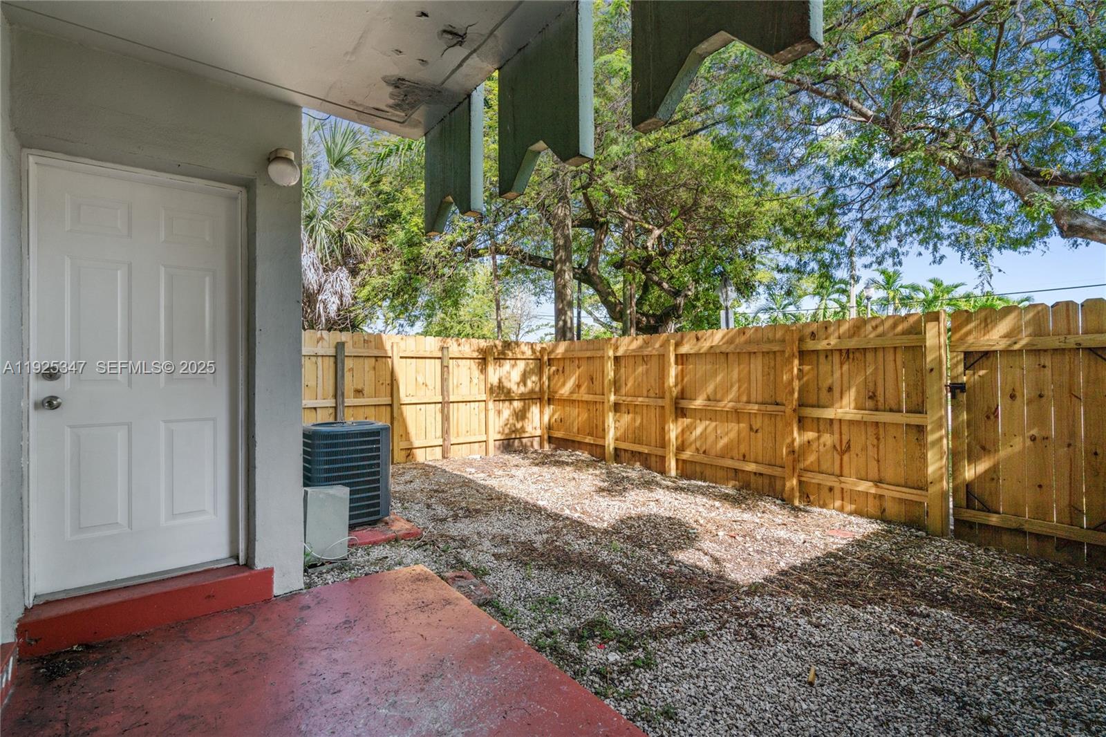 OLAS AZULES CONDO - Residential Lease