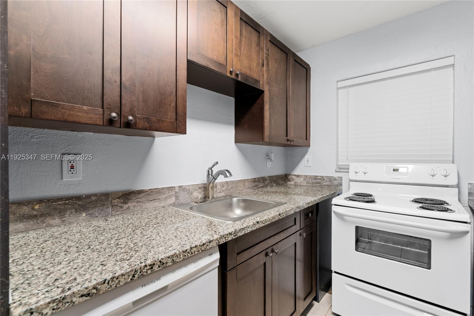 OLAS AZULES CONDO - Residential Lease