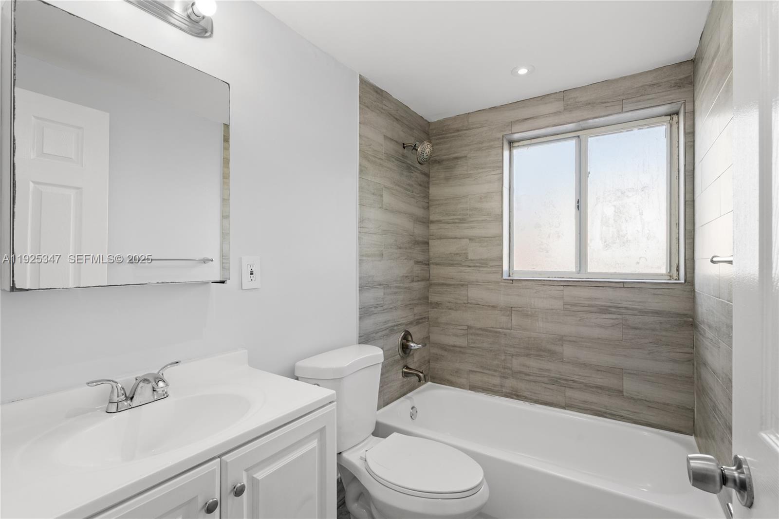 OLAS AZULES CONDO - Residential Lease