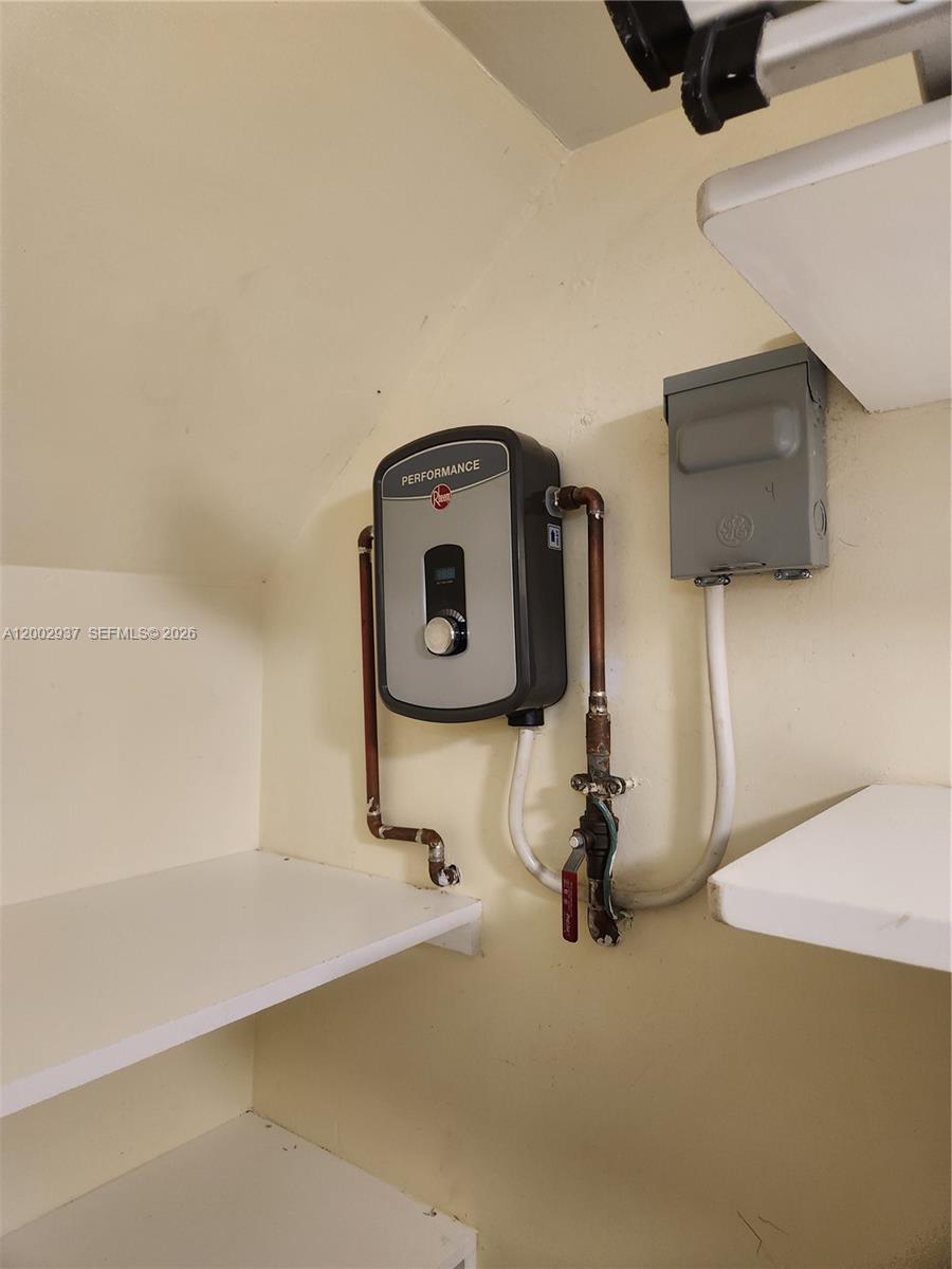 SUNSET HARBOUR SEC IV - Residential Lease