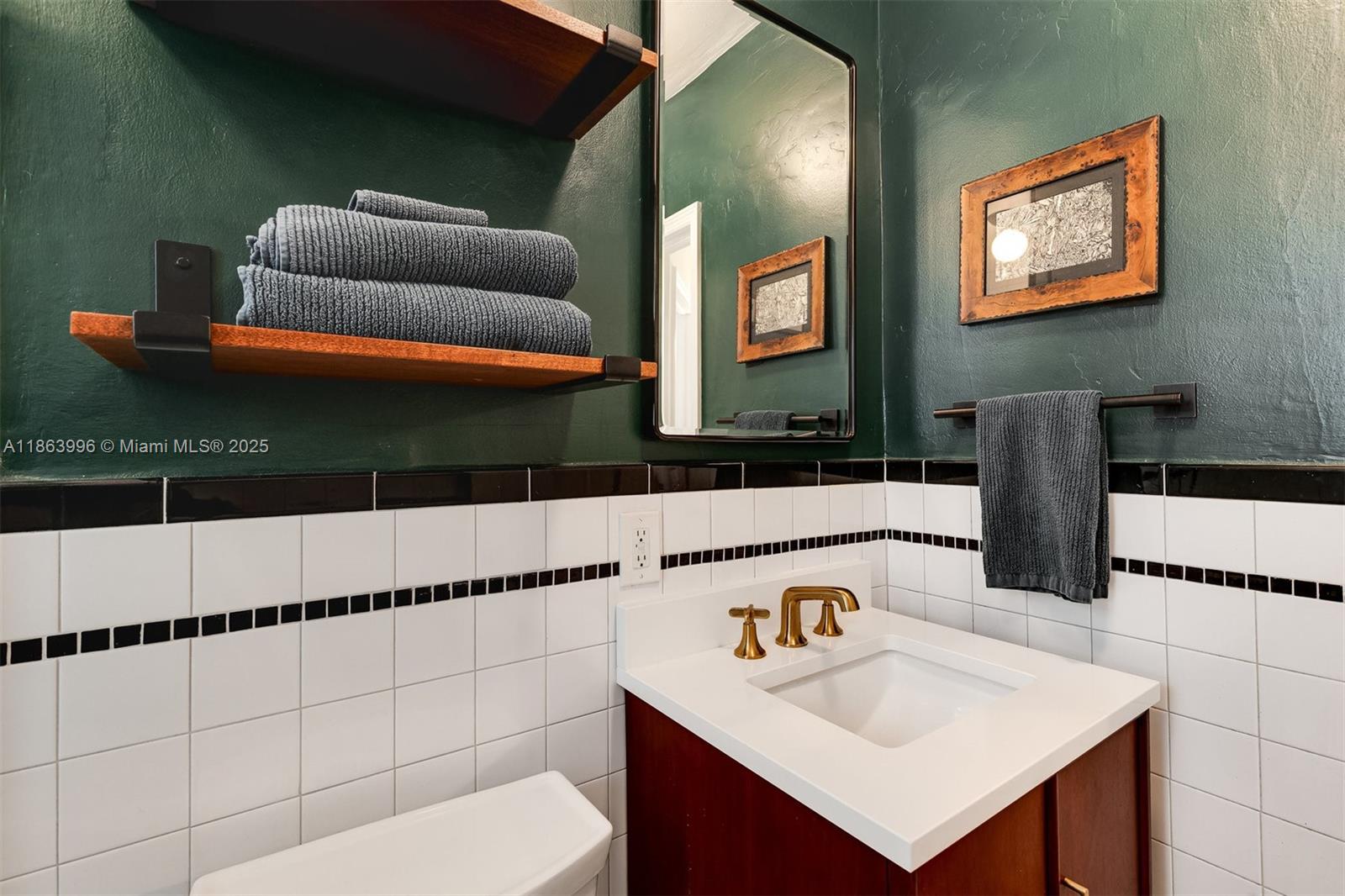 COLUMBIA PARK CORR PL - Residential