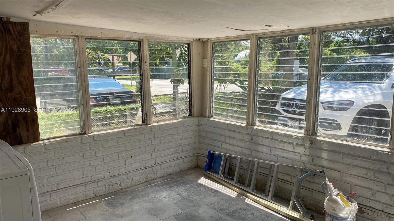 NORTH HOLLYWOOD - Residential