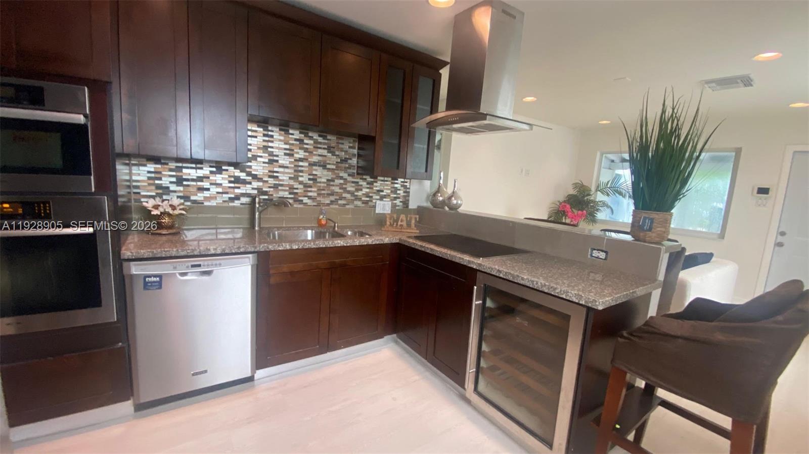NORTH HOLLYWOOD - Residential