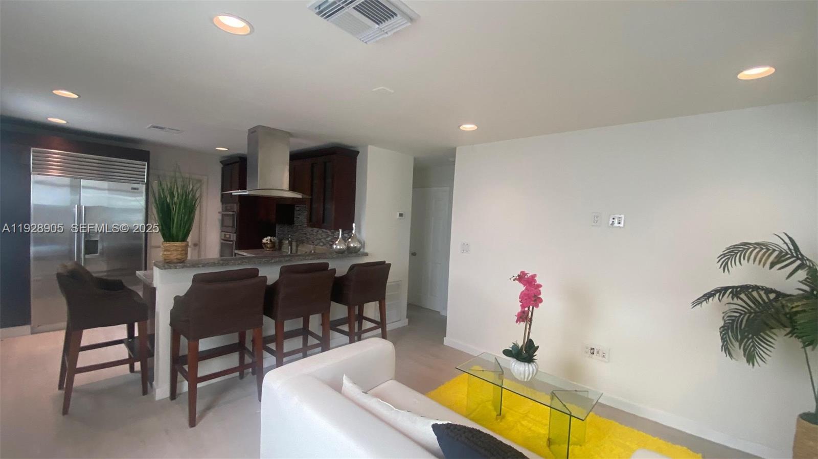 NORTH HOLLYWOOD - Residential