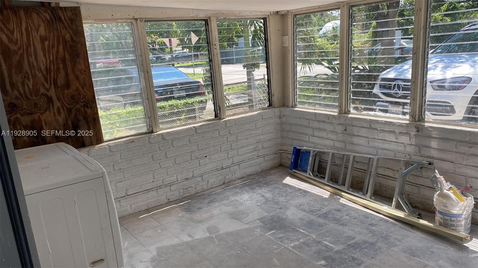 NORTH HOLLYWOOD - Residential