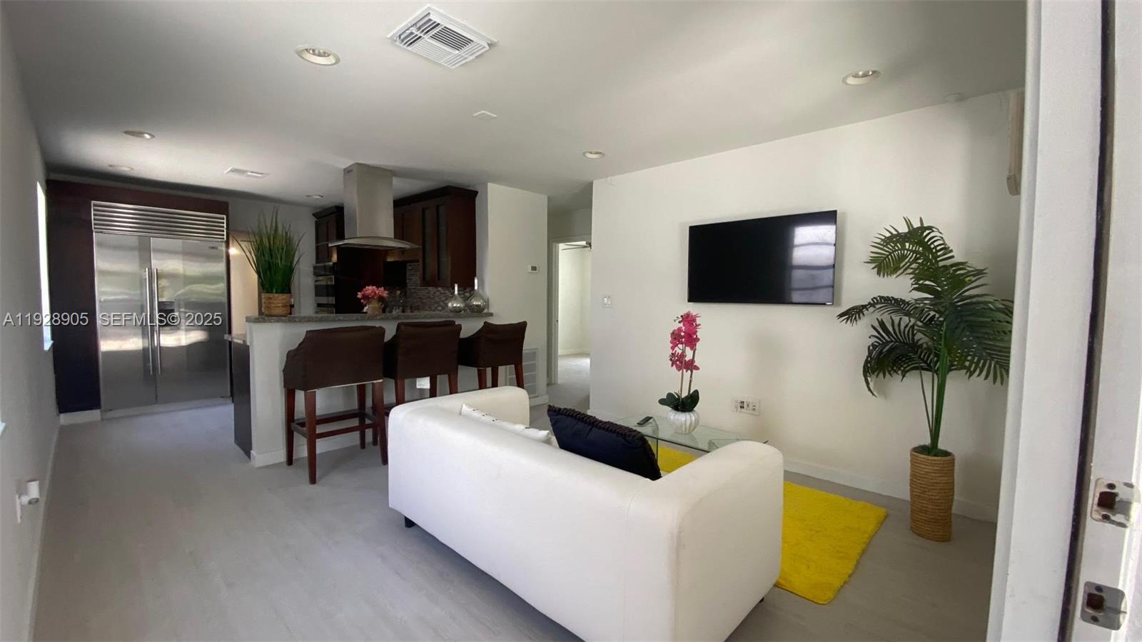 NORTH HOLLYWOOD - Residential