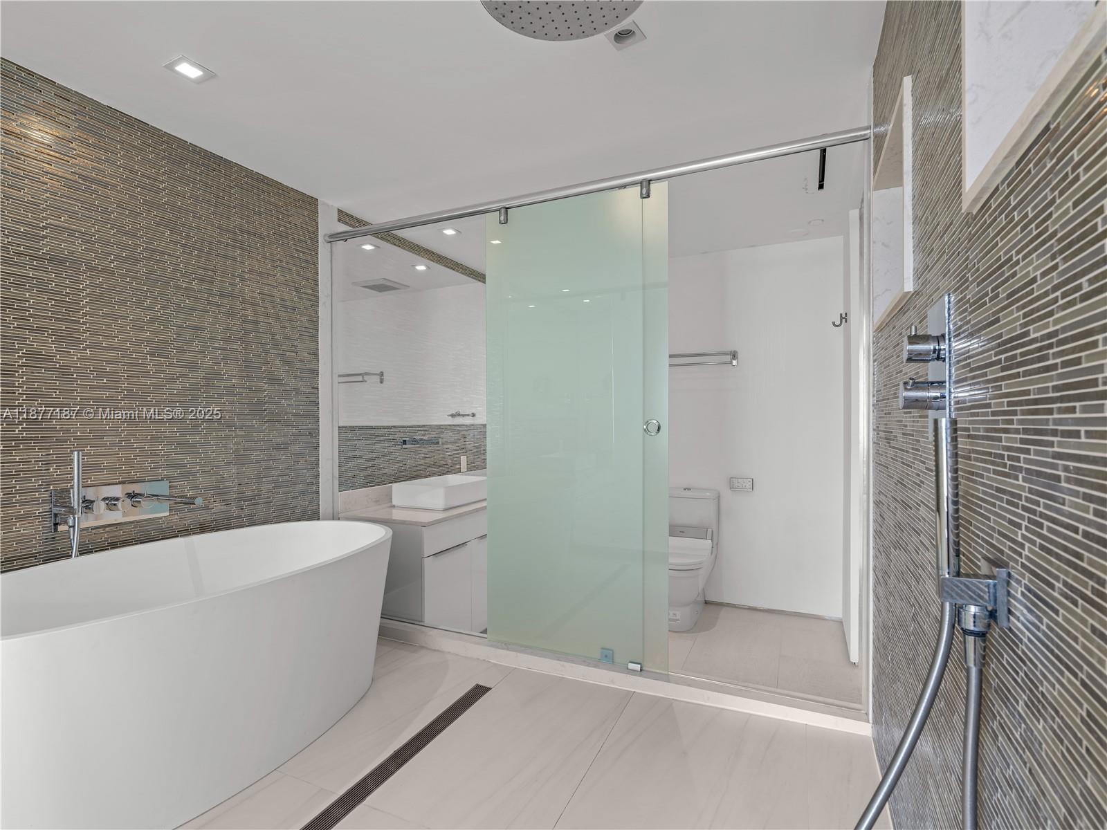 OCEANSIDE AT FISHER ISLAN - Residential