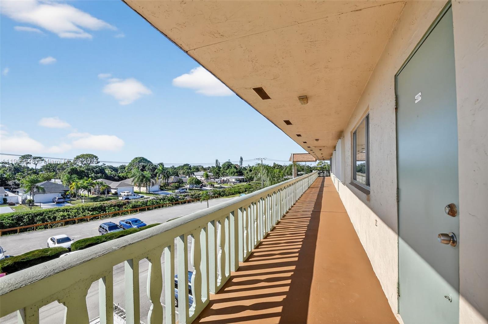 VILLAGE GREEN SUSSEX COND - Residential