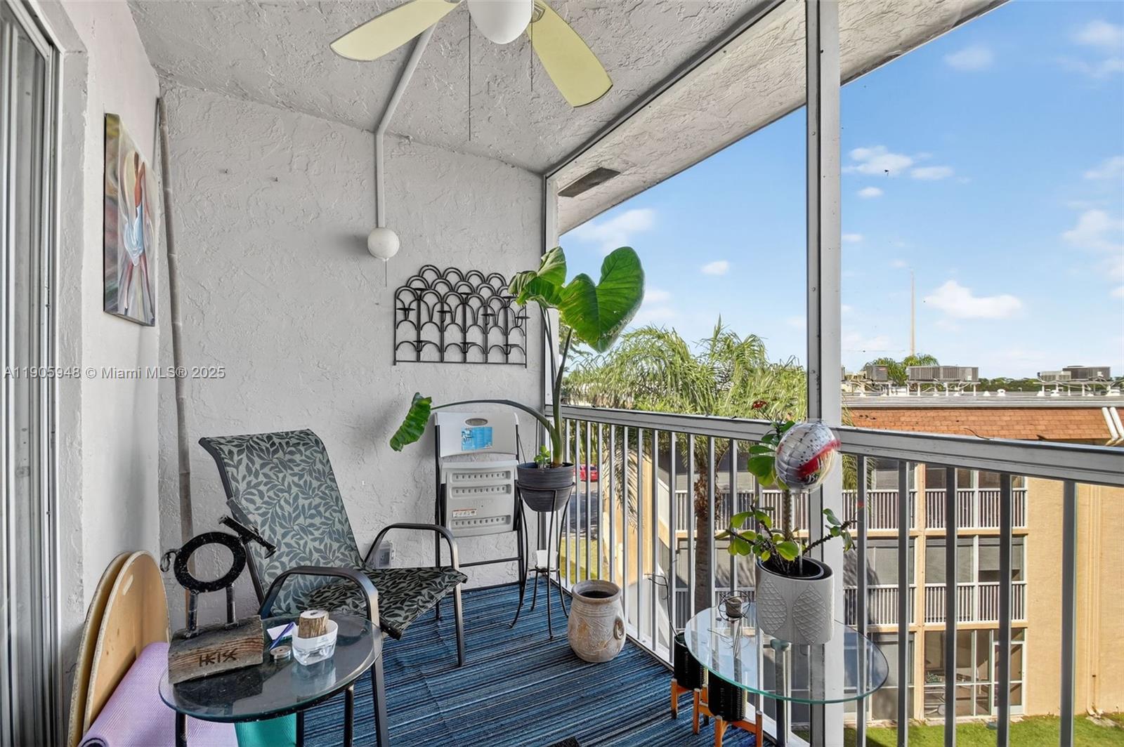 VILLAGE GREEN SUSSEX COND - Residential