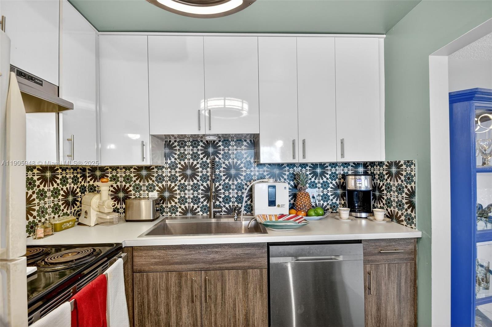 VILLAGE GREEN SUSSEX COND - Residential