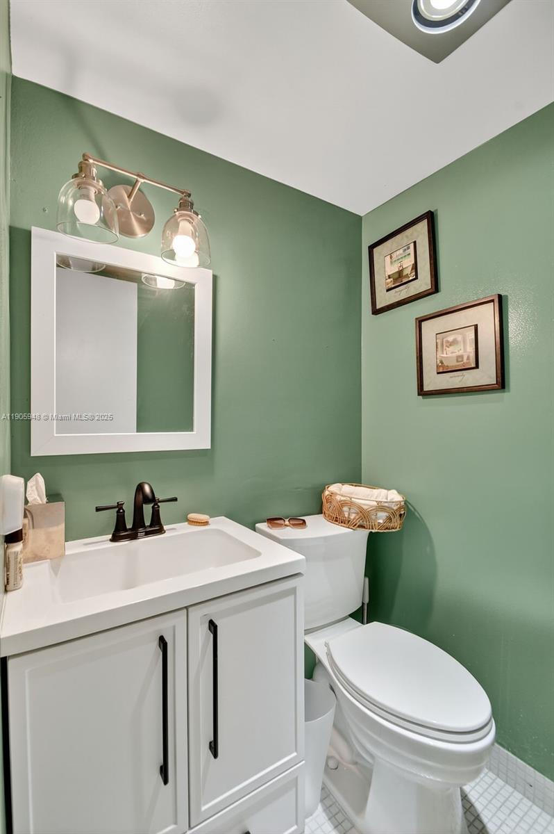 VILLAGE GREEN SUSSEX COND - Residential