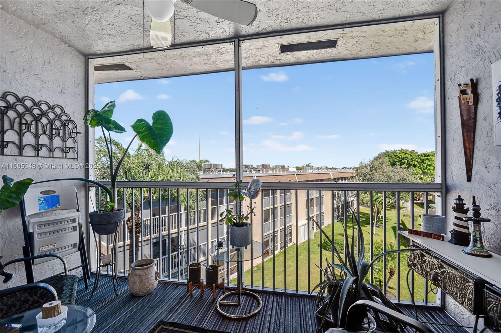 VILLAGE GREEN SUSSEX COND - Residential