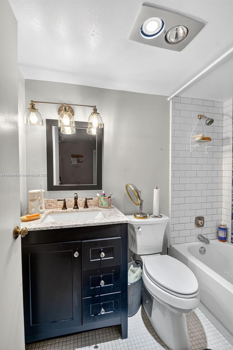 VILLAGE GREEN SUSSEX COND - Residential