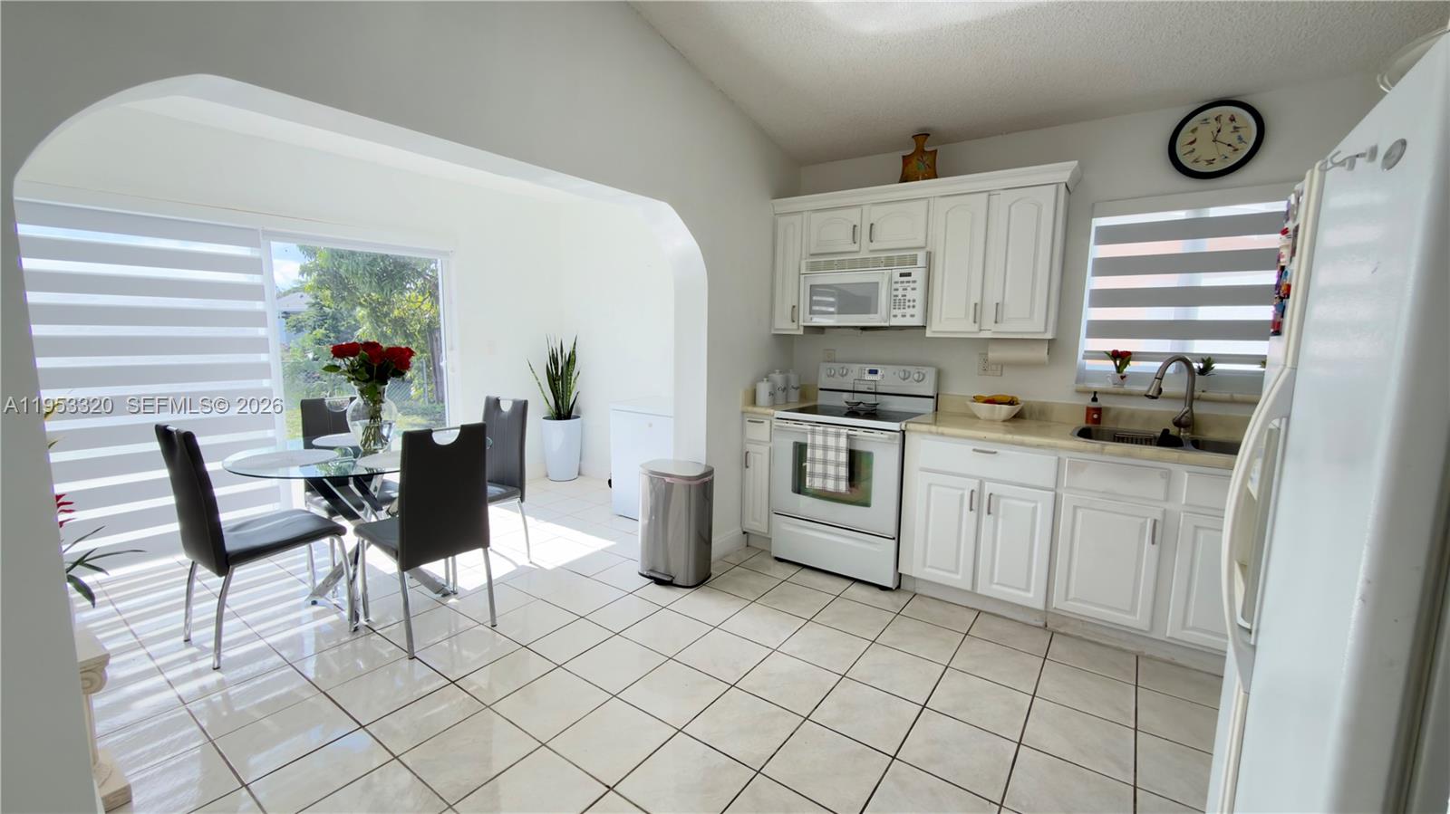 SUNSET SHORES - Residential