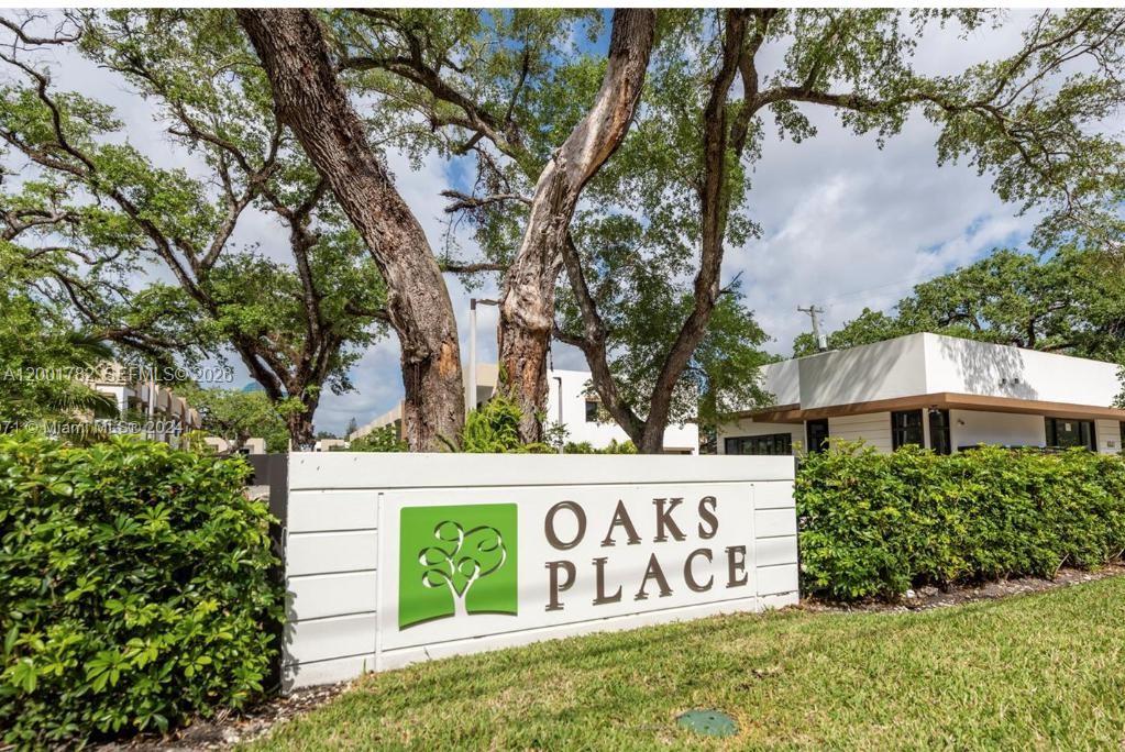 OAKS PLACE - Residential