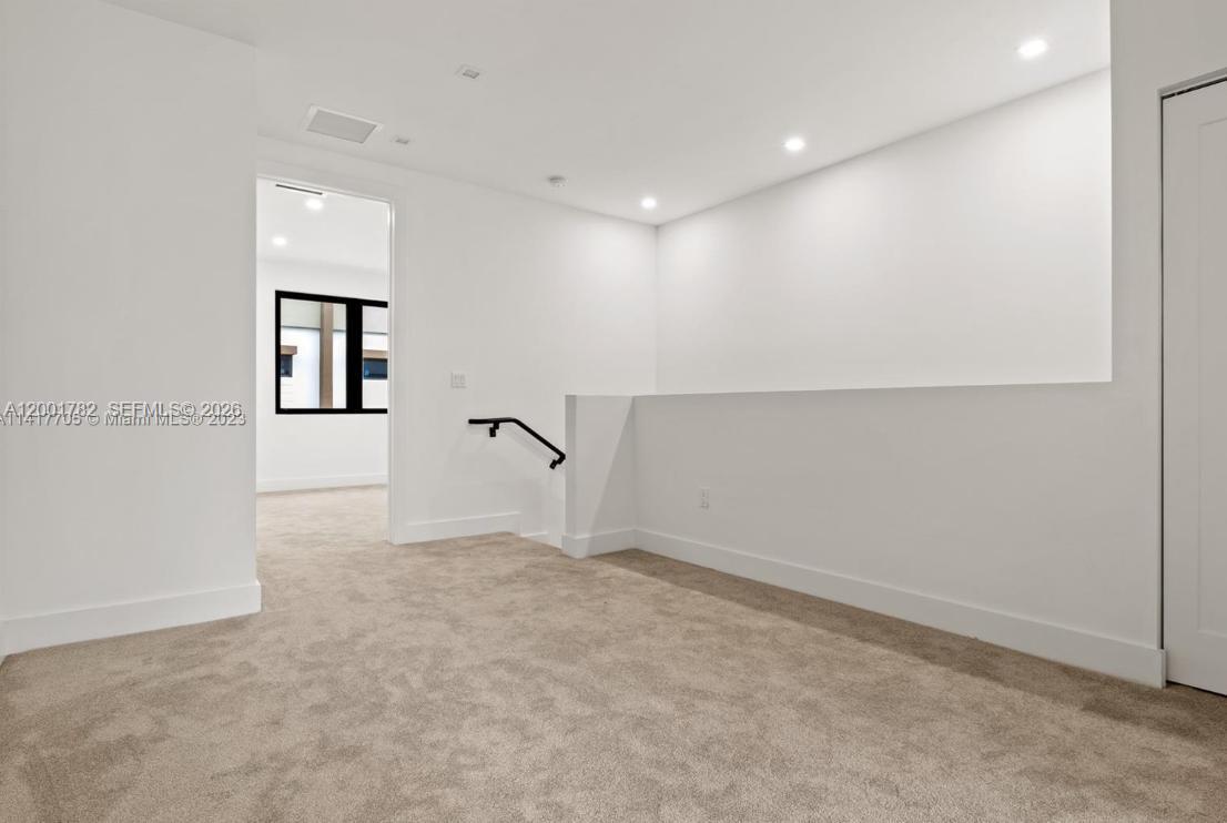 OAKS PLACE - Residential