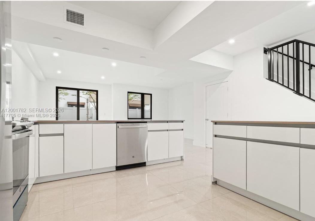 OAKS PLACE - Residential