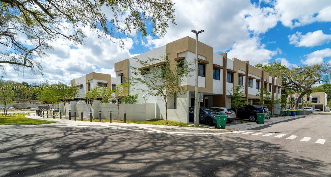 OAKS PLACE - Residential