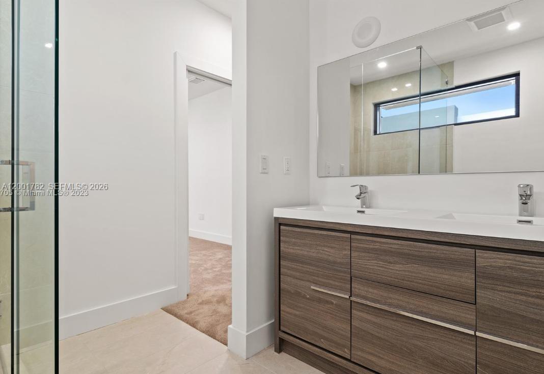 OAKS PLACE - Residential