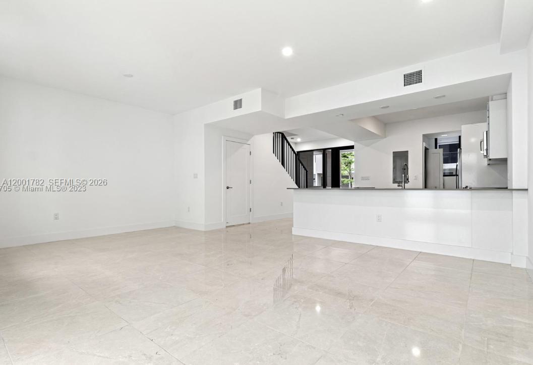 OAKS PLACE - Residential