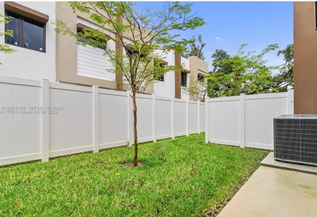 OAKS PLACE - Residential