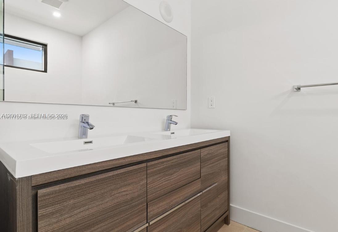 OAKS PLACE - Residential