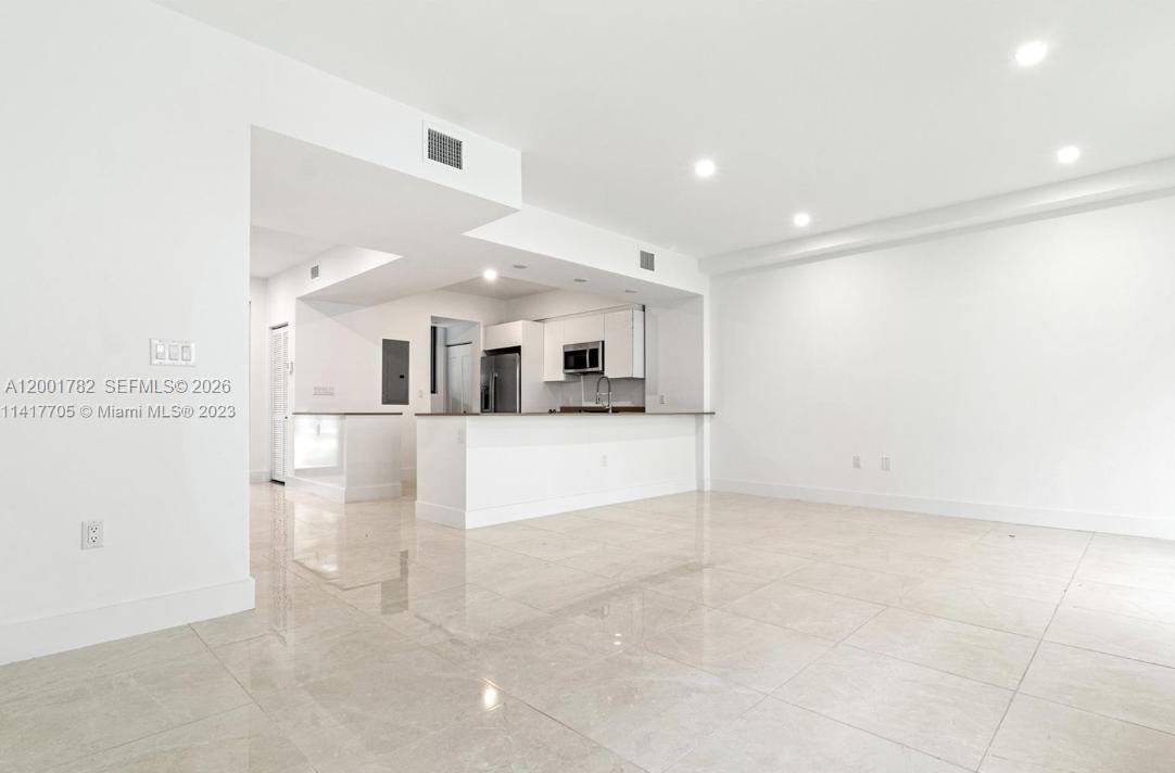 OAKS PLACE - Residential