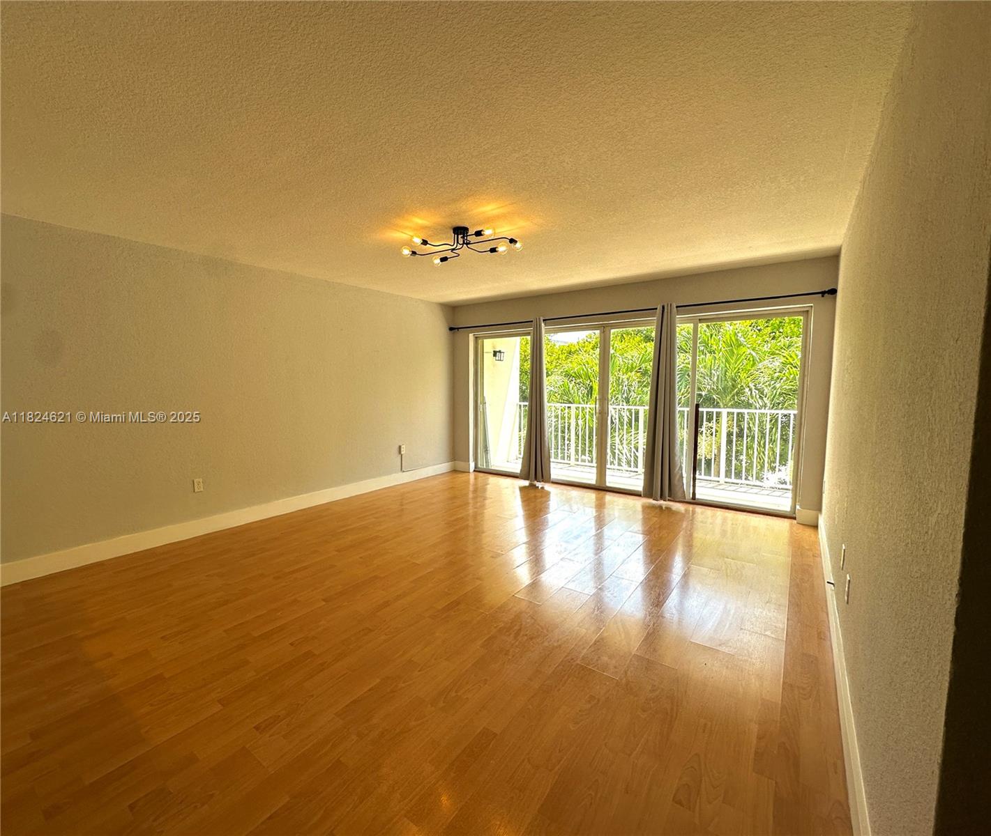 7701 N Kendall Dr 327B, Miami, Broward County, Florida - 1 Bedrooms  
1 Bathrooms - 
