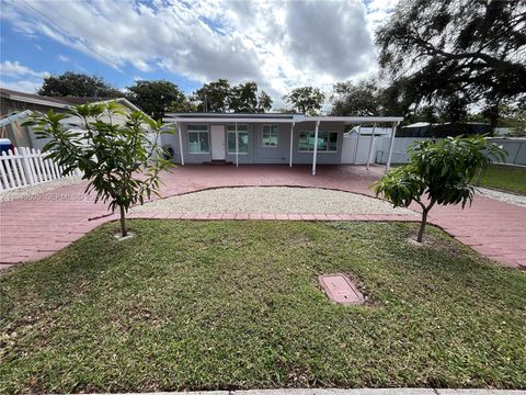 Photo of 6120 Hayes St, Hollywood, FL 33024 (MLS # A11949805)