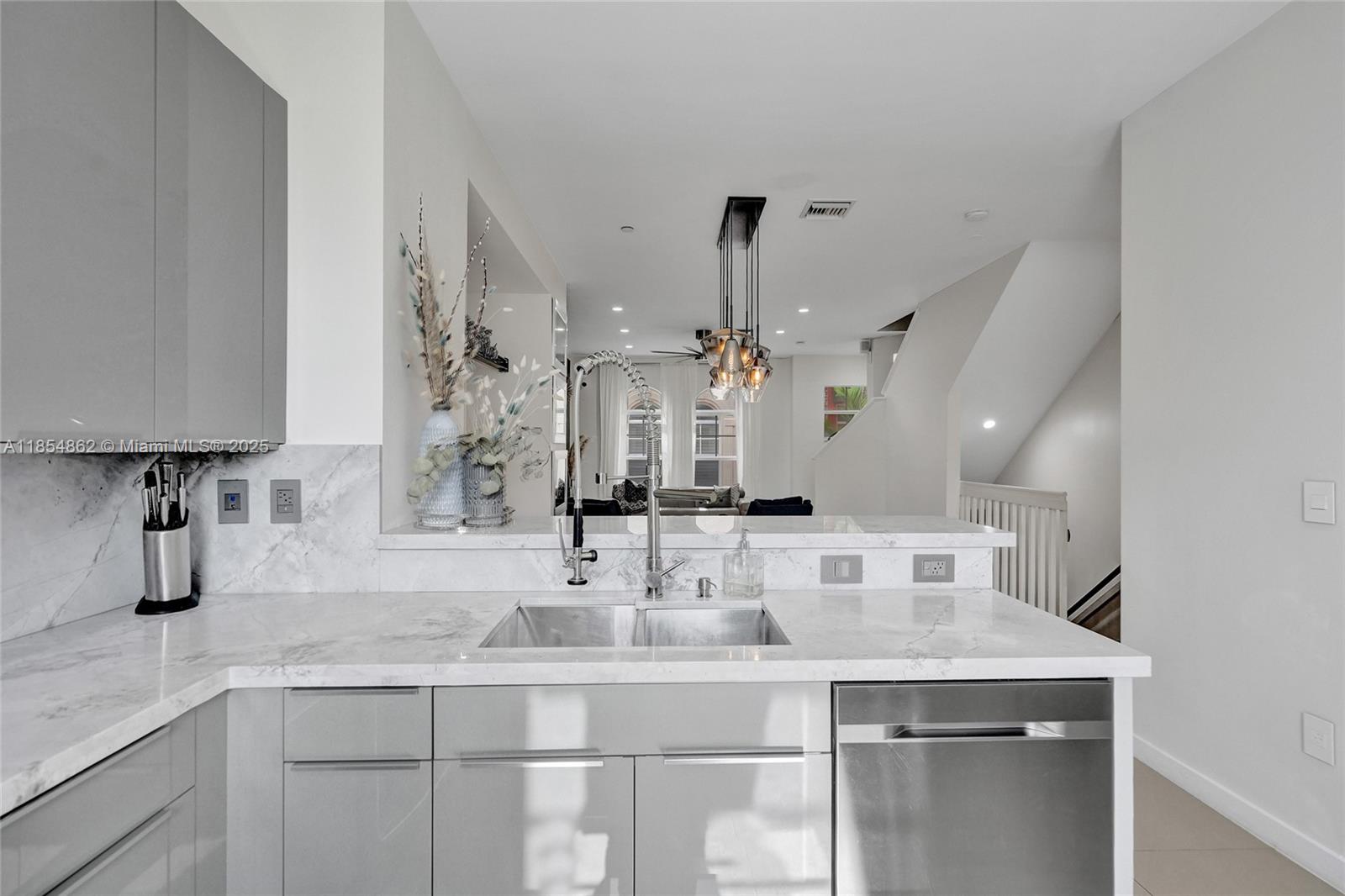 VILLA MEDICI CONDO - Residential