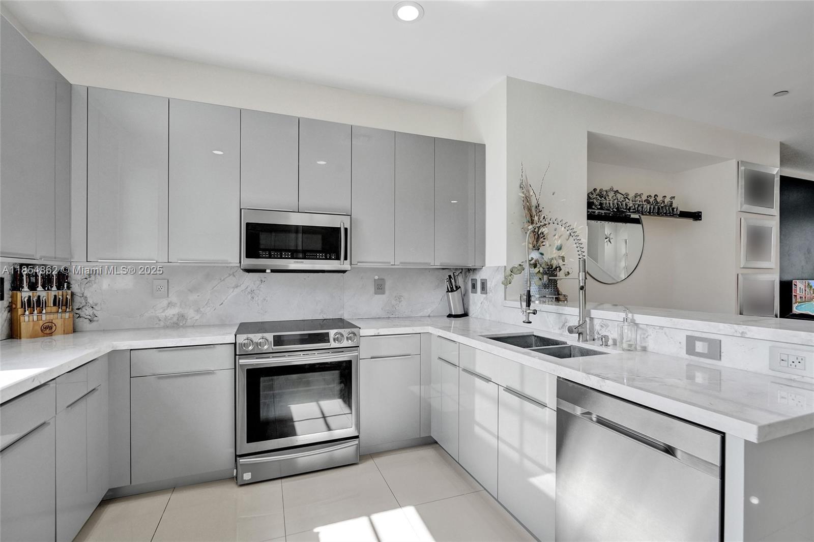 VILLA MEDICI CONDO - Residential