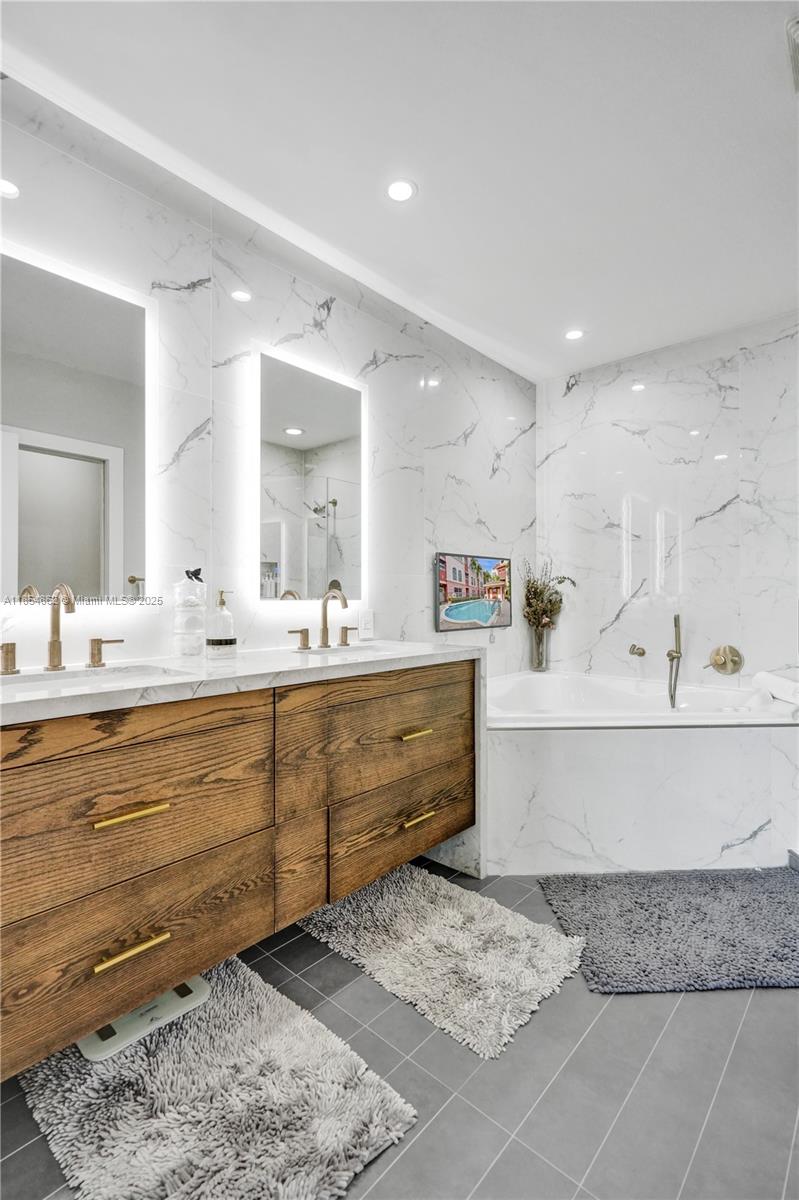 VILLA MEDICI CONDO - Residential