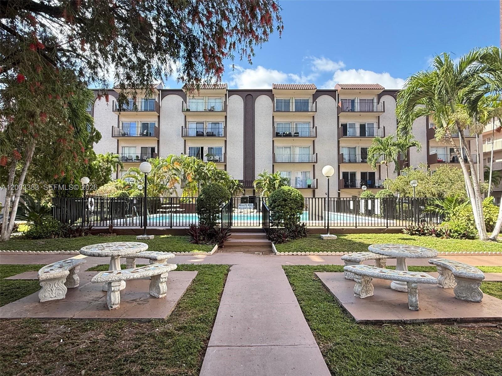1950 W 54th St 115