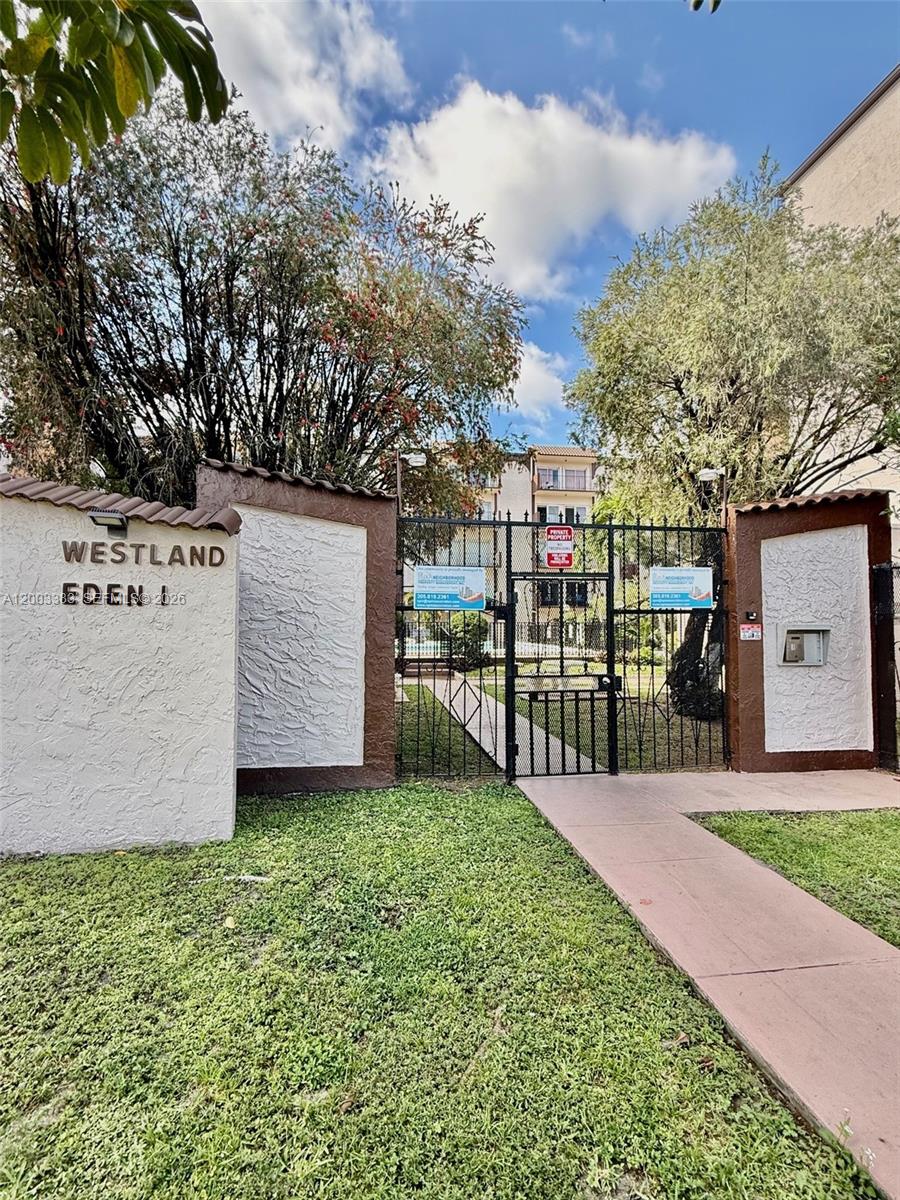 1950 W 54th St 115