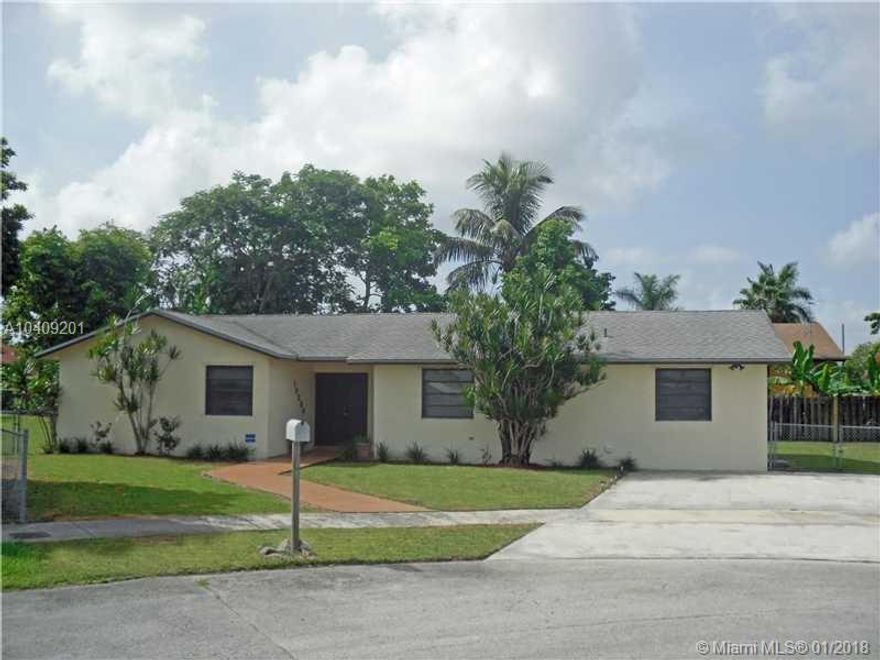 Amazing Rental opportunity for a beautiful single family home. 4 Bedrooms, 2 Updated Bathrooms, Tile and Laminate Flooring, Formal Living and Dinning plus a Family Room, Back Patio and Large Fenced Yard. Easy Showing and Fast Approval. No Association. Close to major highways, Public transportation, Shopping and Restaurants. Located within the Palmetto Senior High School District.